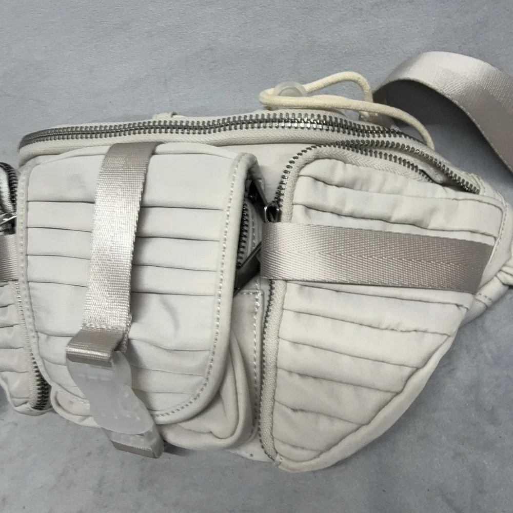 Dolls Kill Darker Wavs Belt Bag Unisex Medium Quilted Travel Fanny Pack Y2K